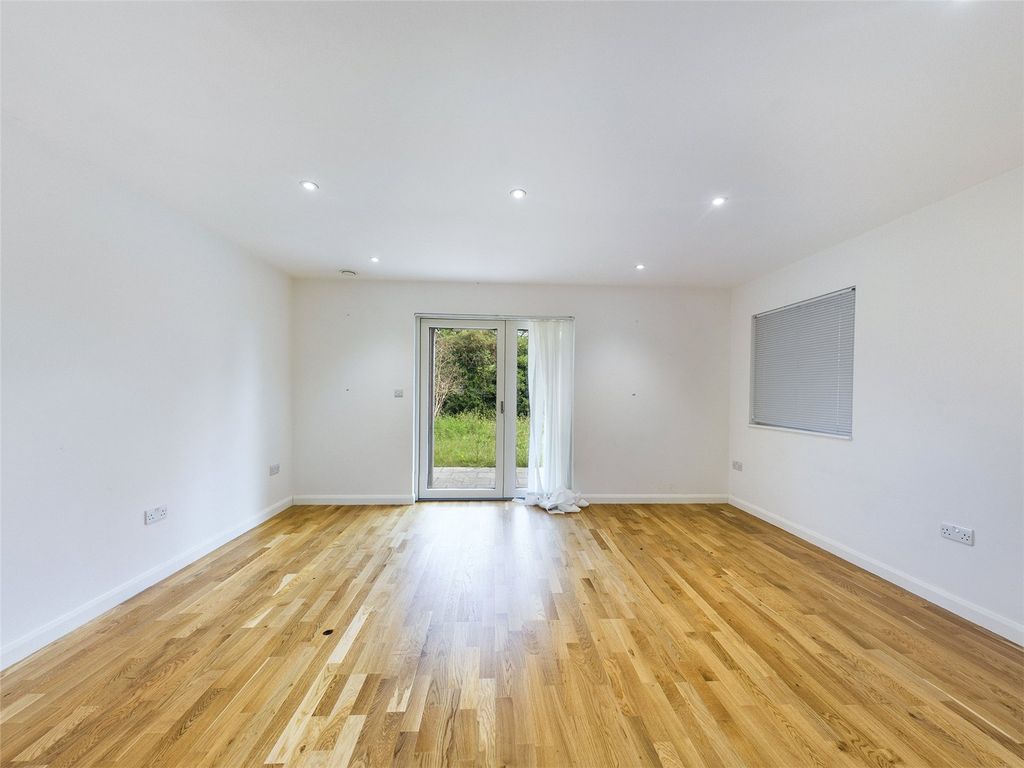 Property photo 3 of 18 Picture No. 03