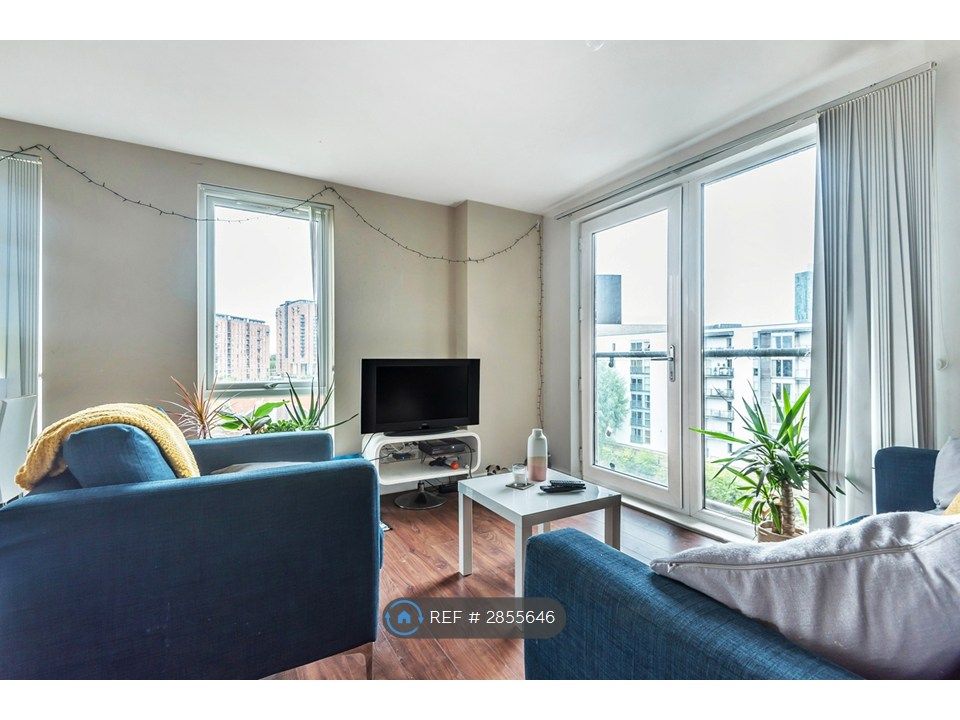 Property photo 3 of 15 Living Room 3