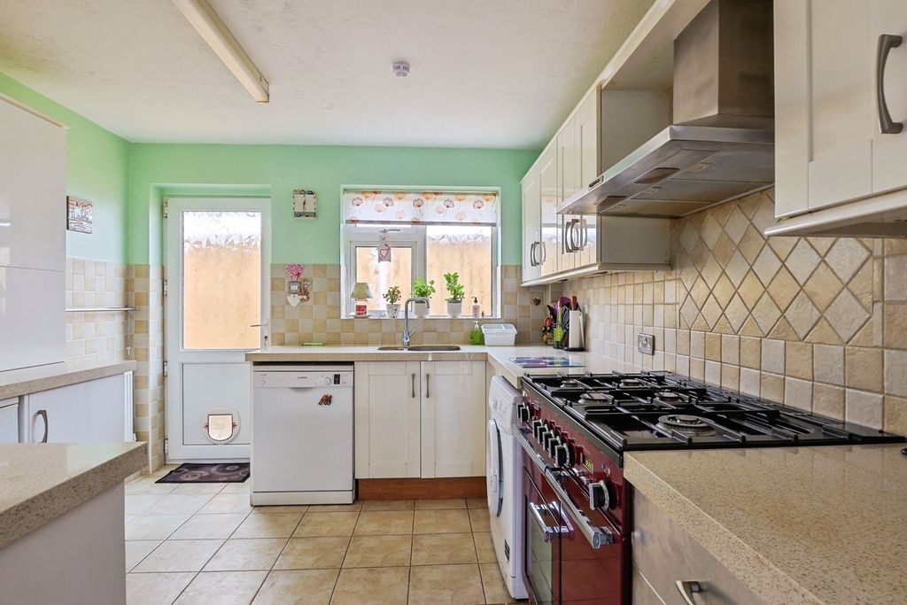Property photo 3 of 14 Kitchen