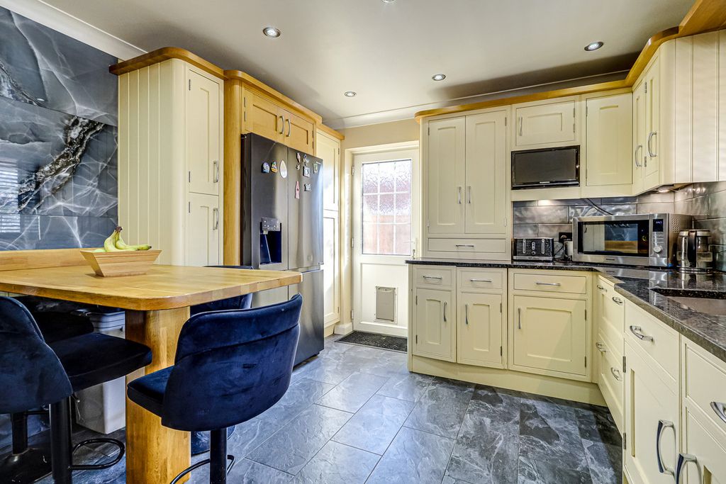 Property photo 3 of 29