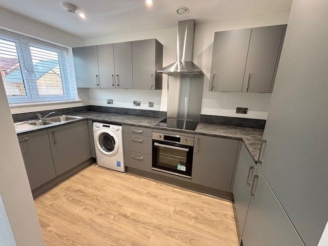 Property photo 2 of 8 Kitchen