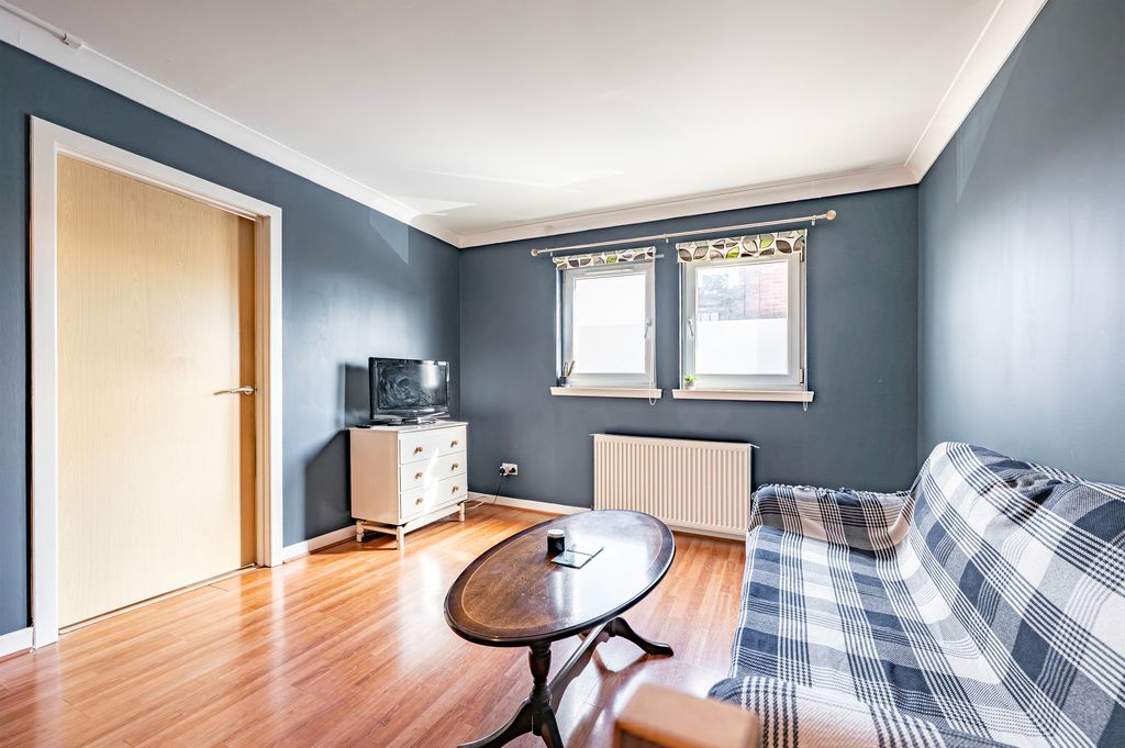 Property photo 3 of 27