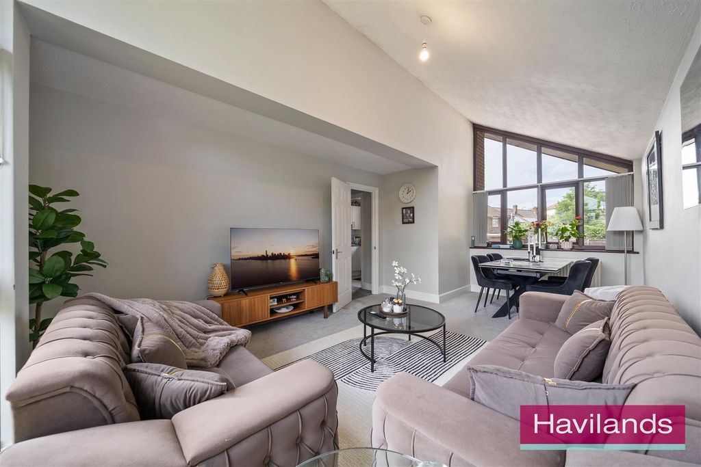Property photo 3 of 12 Oak Lodge, 50 Eversley Park Road-10.Jpg