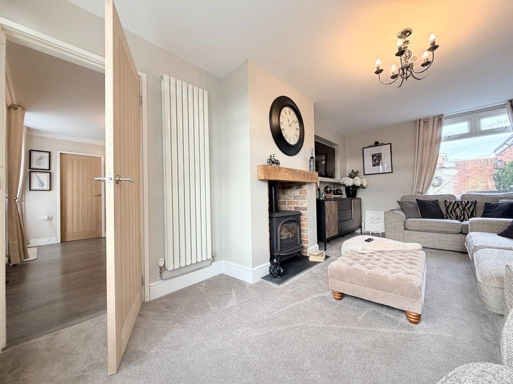 Property photo 3 of 30 Lounge