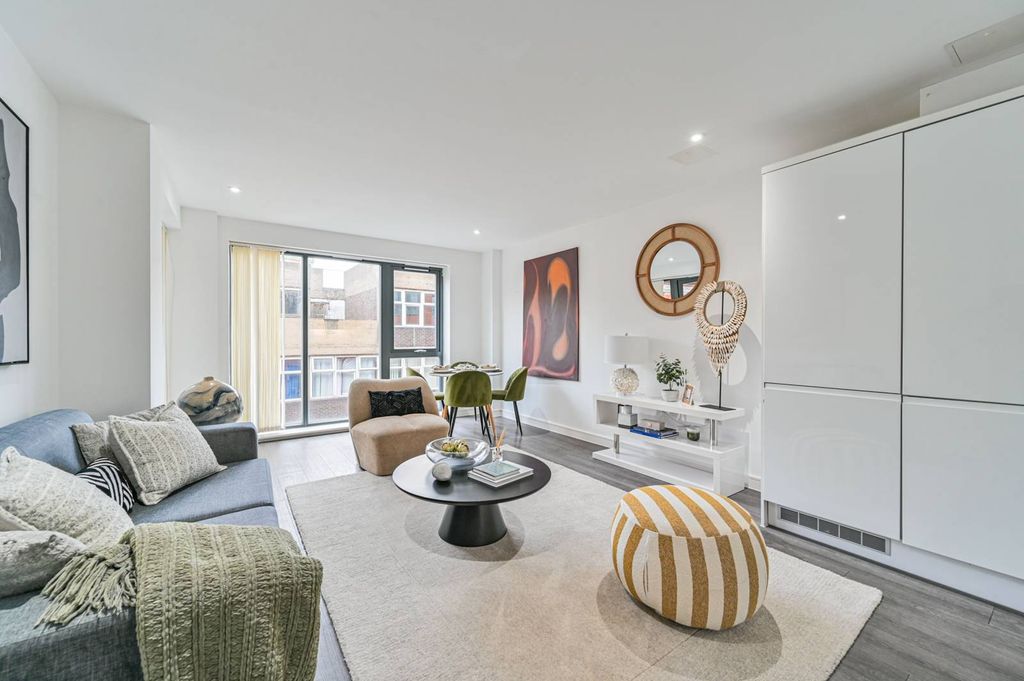 Property photo 3 of 21