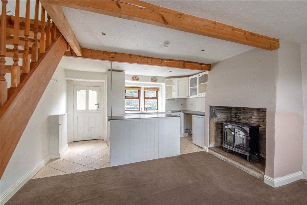Property photo 3 of 13 Holts Lane