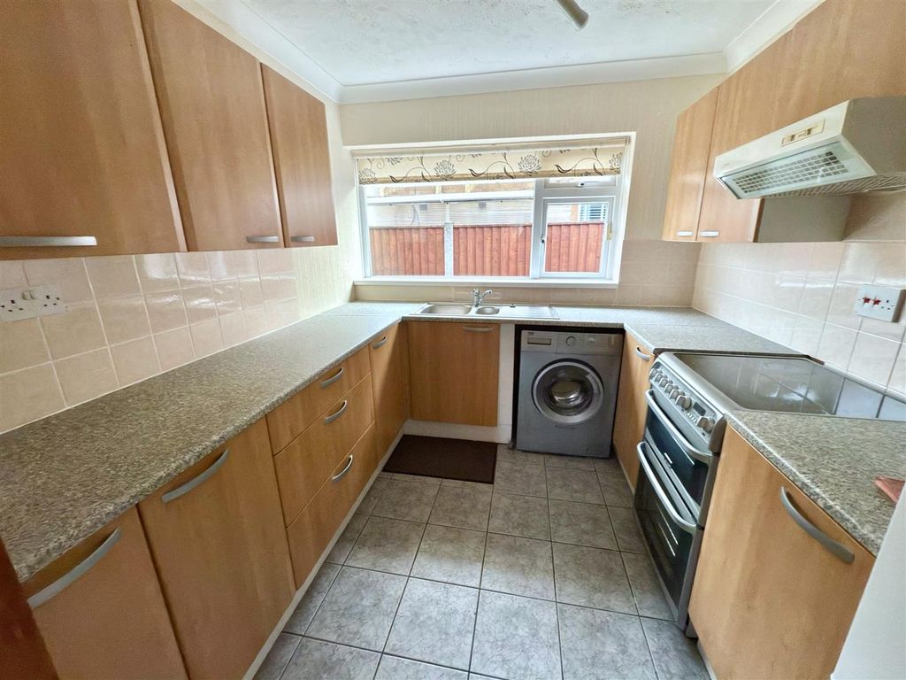 Property photo 3 of 11 Kitchen.Jpg