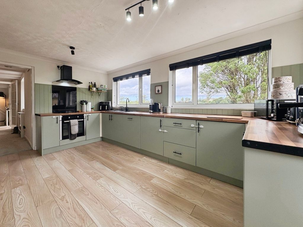 Property photo 2 of 19 5256943