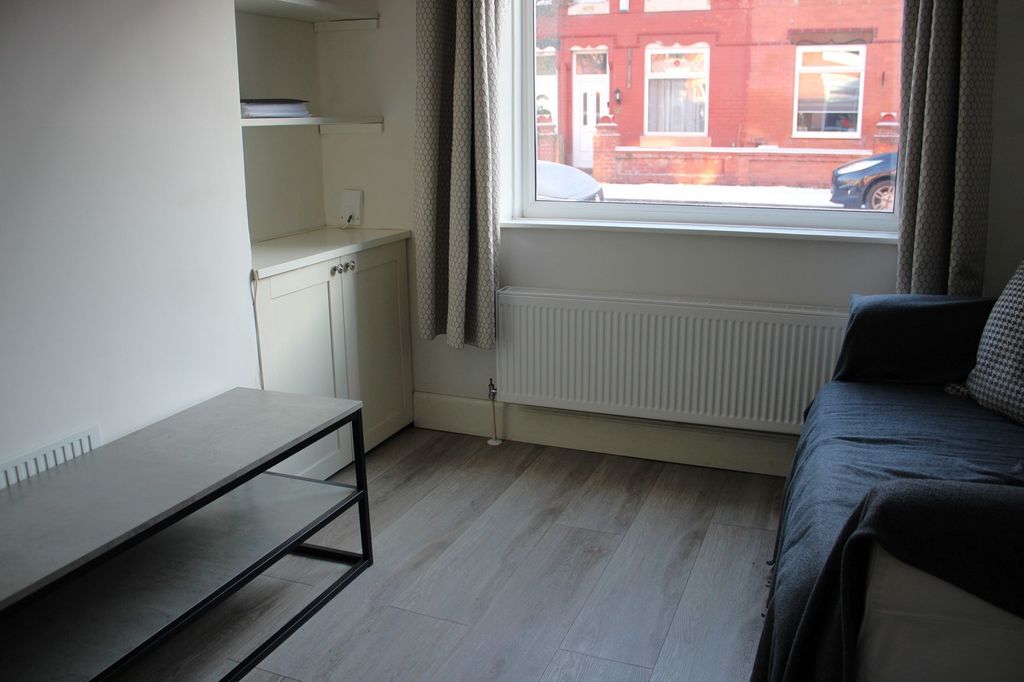 Property photo 3 of 13 Lounge