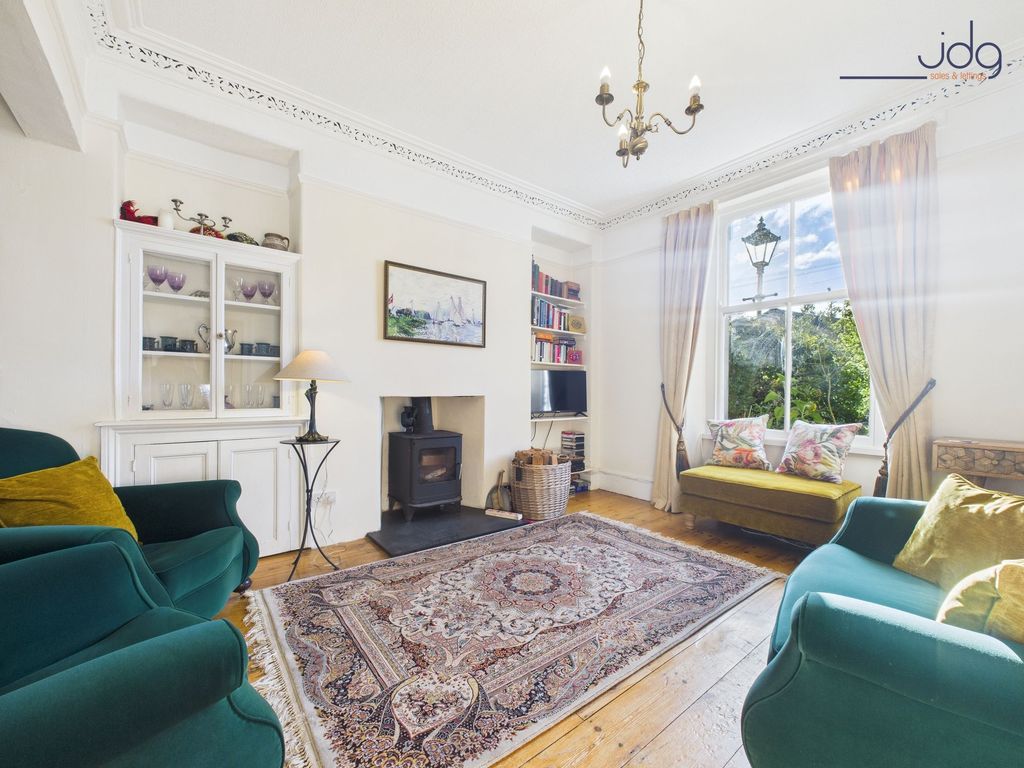 Property photo 2 of 14 Lounge