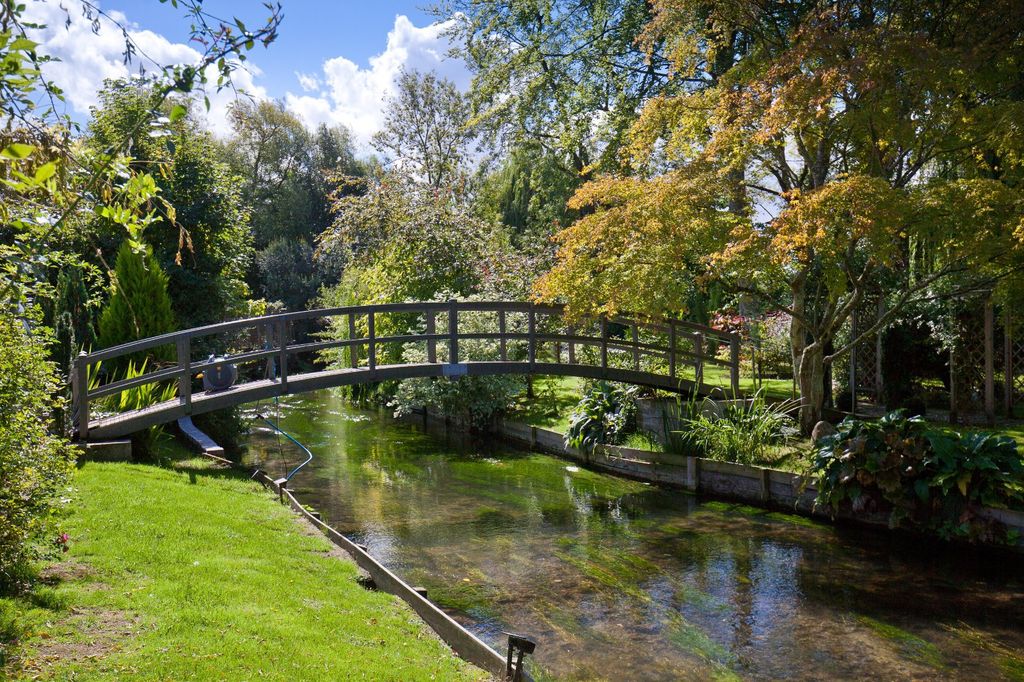 Property photo 3 of 17 Garden