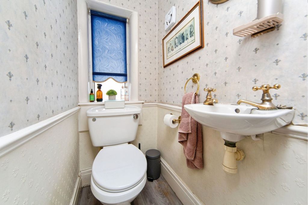 Property photo 3 of 31