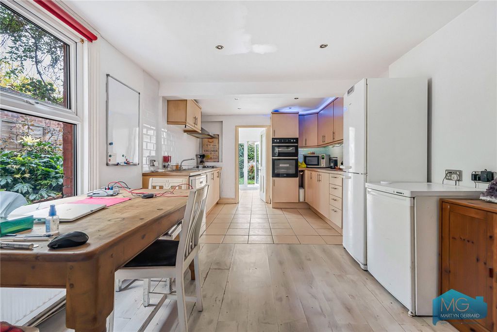 Property photo 2 of 19 Picture No. 21