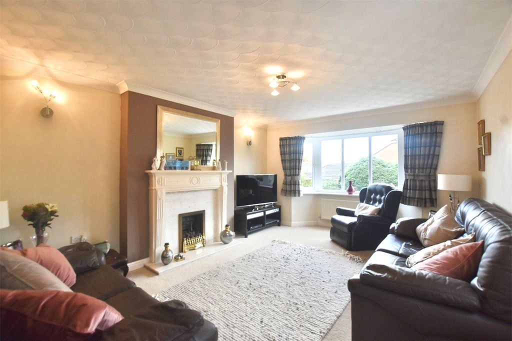 Property photo 2 of 26 Living Room