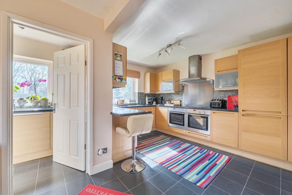 Property photo 2 of 18 Kitchen