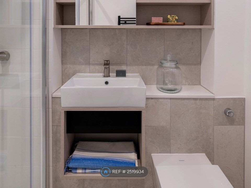 Property photo 3 of 26 Cosy Ensuite