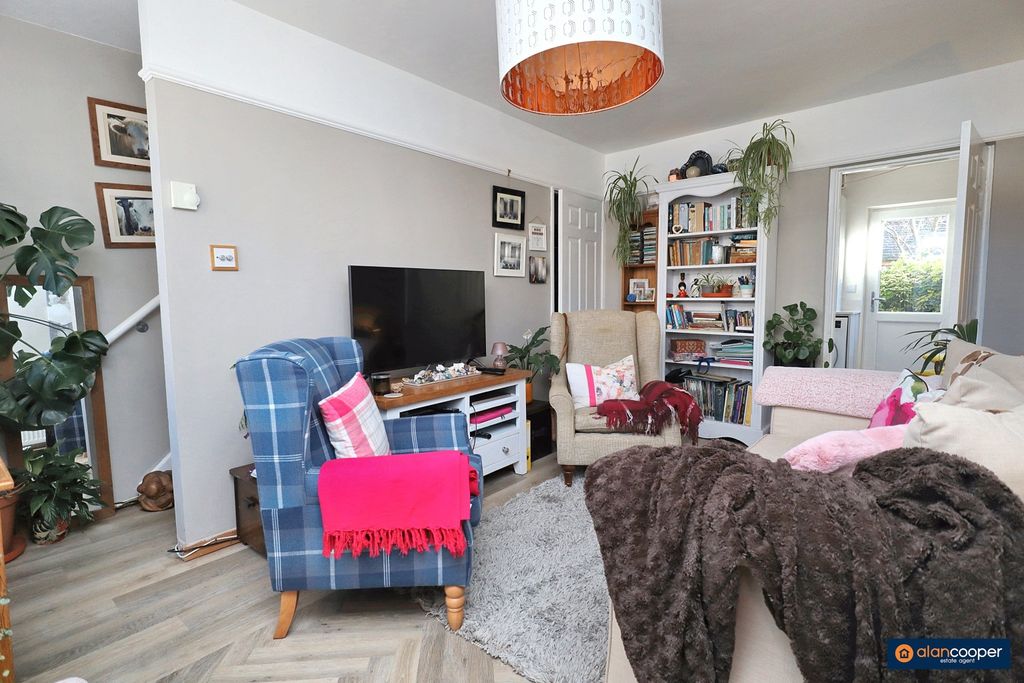 Property photo 2 of 18 3734254