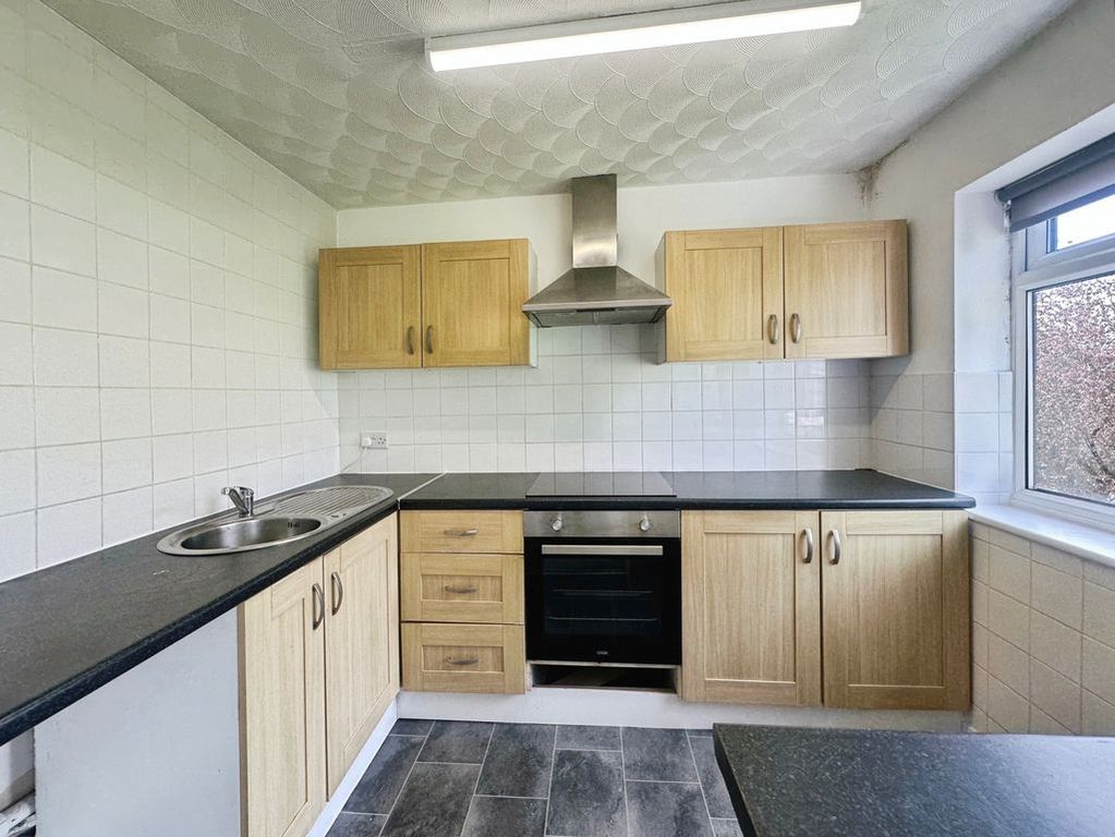 Property photo 2 of 8 Kitchen