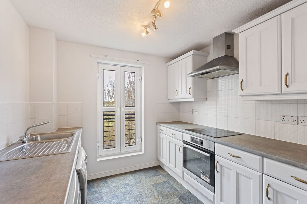 Property photo 3 of 27 Kitchen