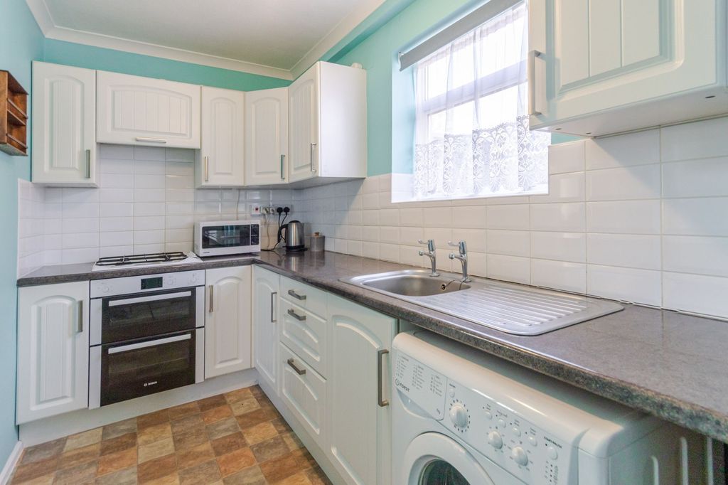 Property photo 2 of 17 Kitchen (2)