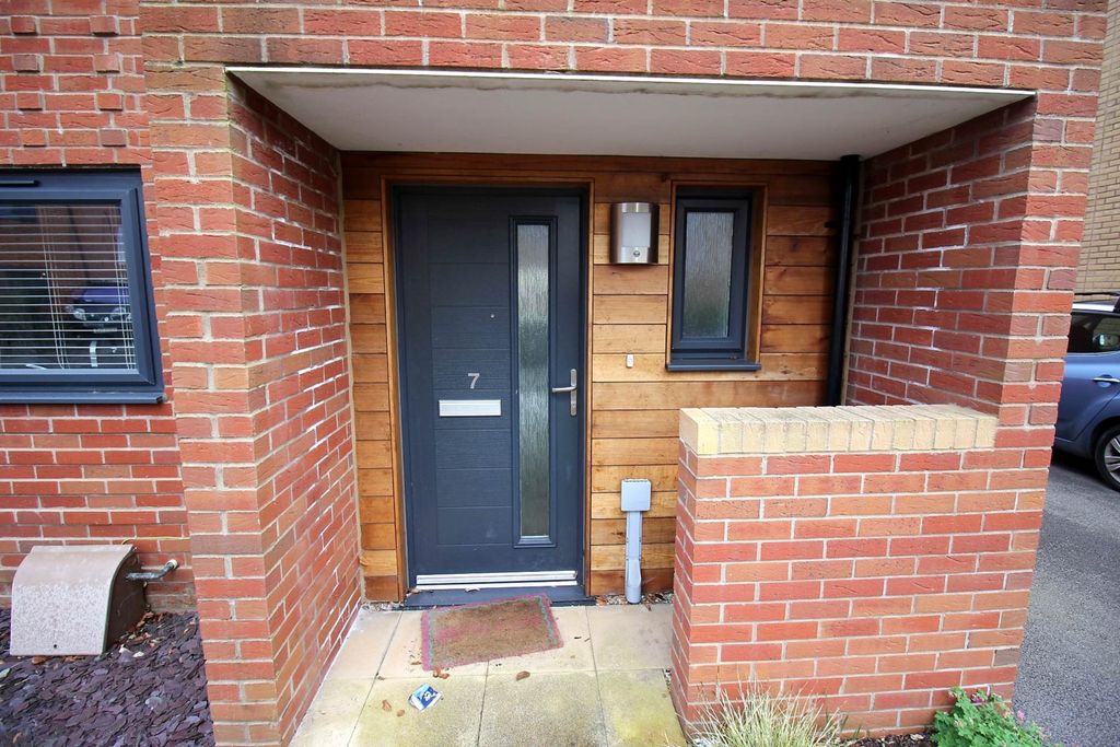 Property photo 2 of 18