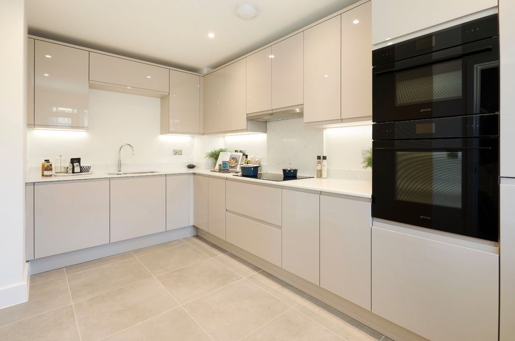 Property photo 1 of 10 Kitchen