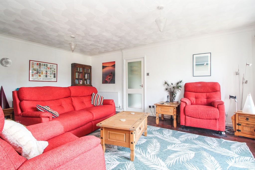 Property photo 3 of 20 Living Room