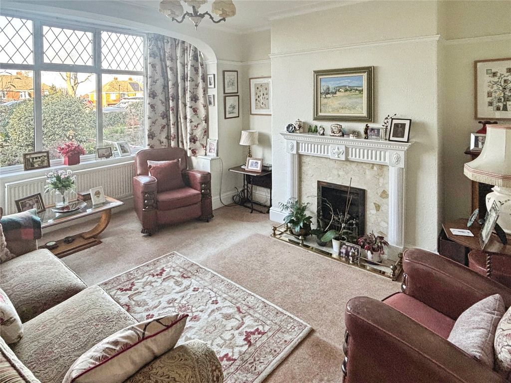 Property photo 2 of 20 Lounge