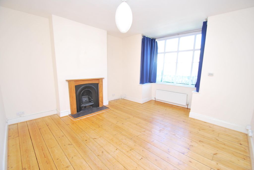 Property photo 2 of 10 Living Room