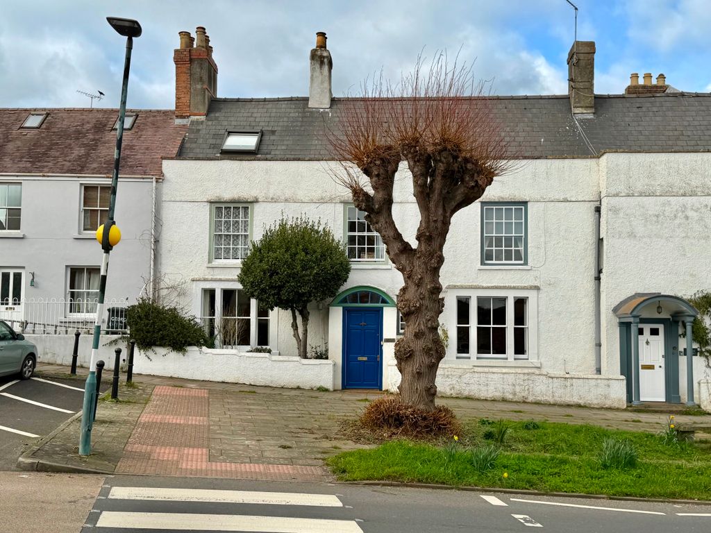 Property photo 2 of 31