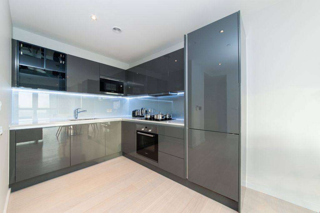 Property photo 3 of 7 Kitchen