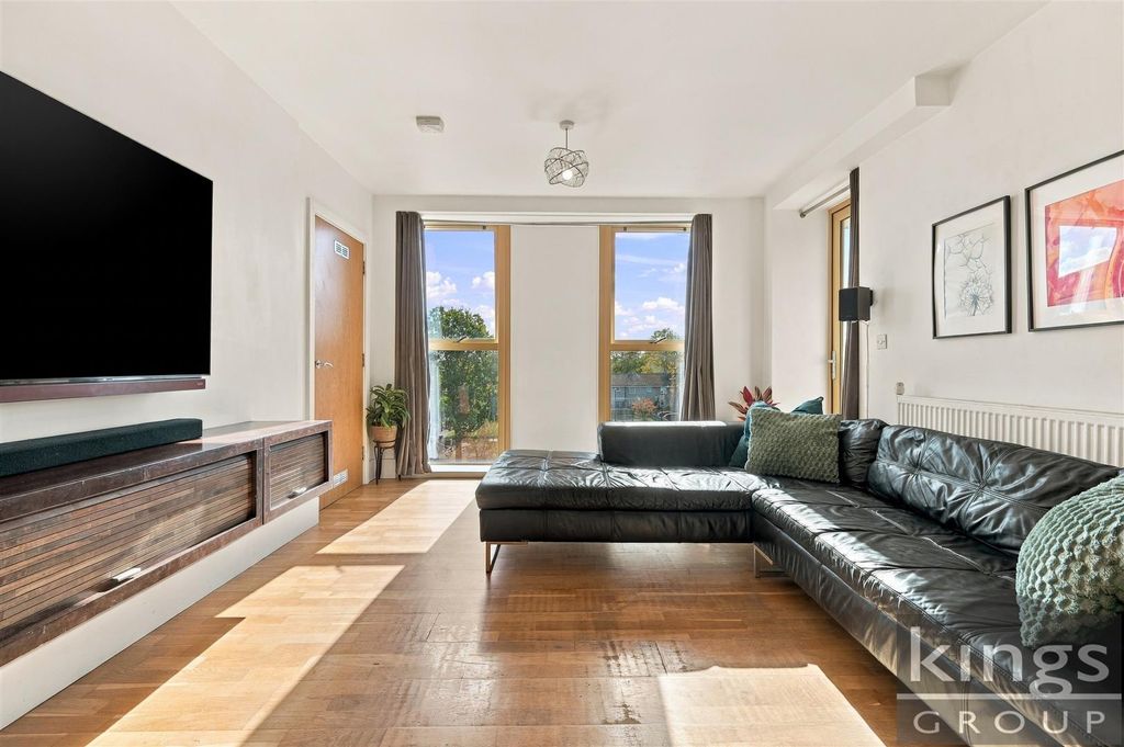 Property photo 2 of 21 Living Room