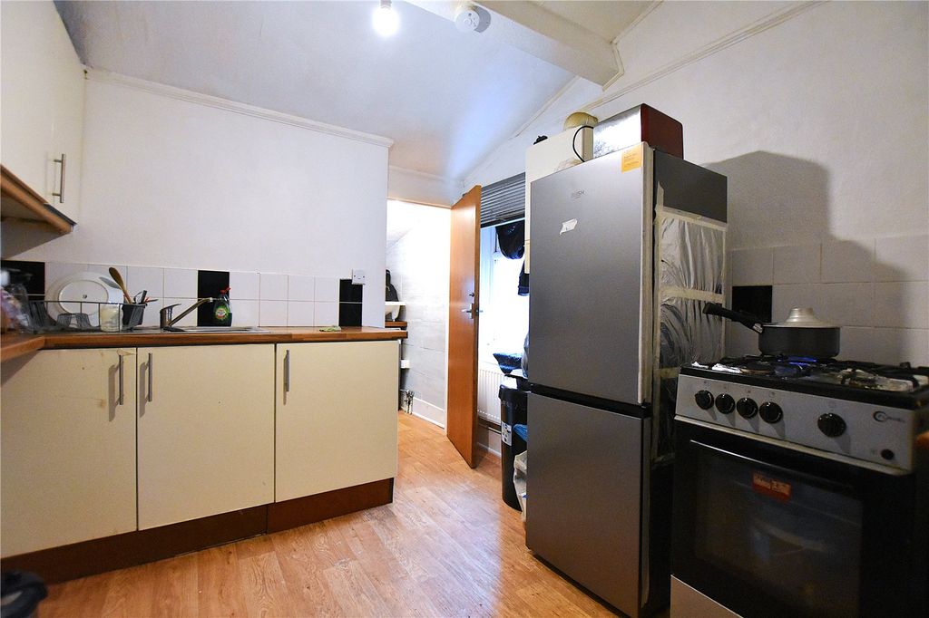 Property photo 2 of 9 Picture No. 12