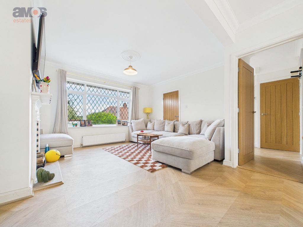 Property photo 2 of 18 4575553