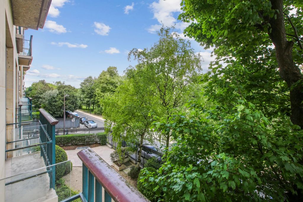 Property photo 1 of 2