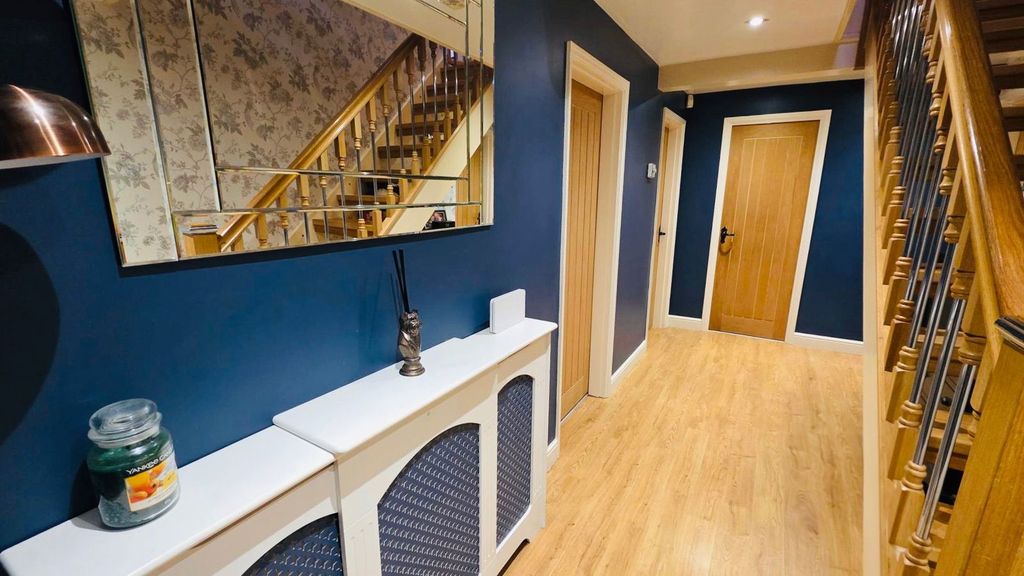 Property photo 2 of 27