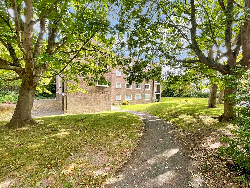 Property photo 2 of 14 External Front