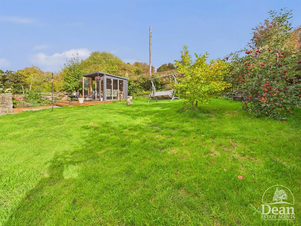 Property photo 2 of 25