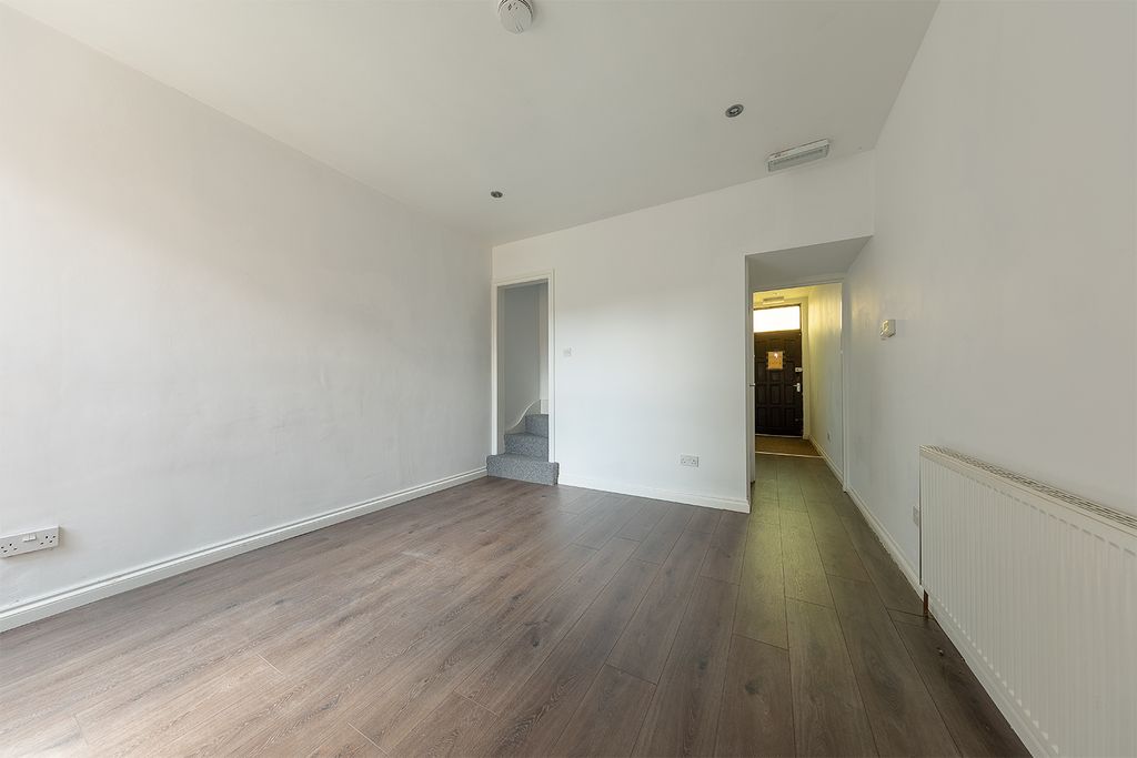 Property photo 3 of 25