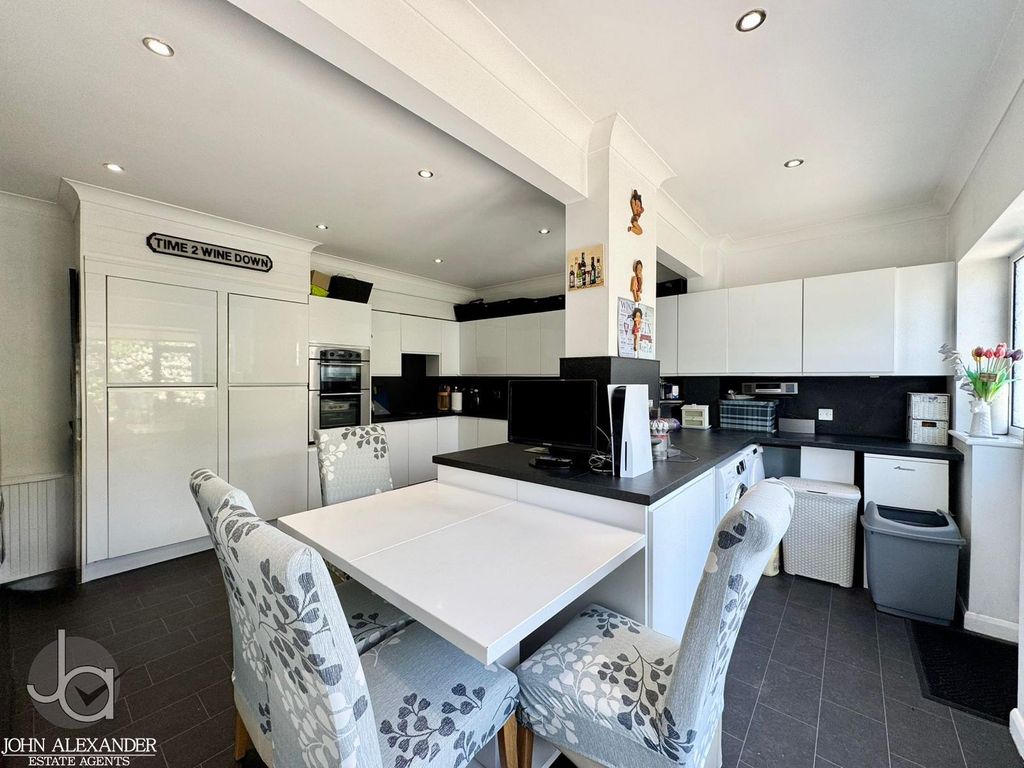 Property photo 3 of 39 3c54Be6A-F529-460c-80E8-E1Fd36479c66