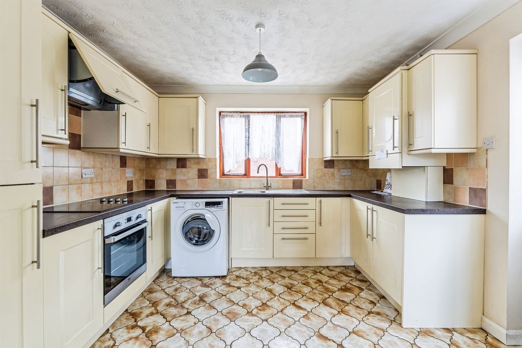 Property photo 3 of 16