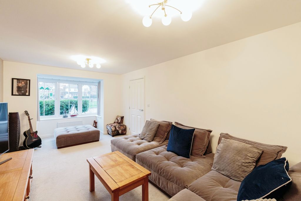 Property photo 3 of 12