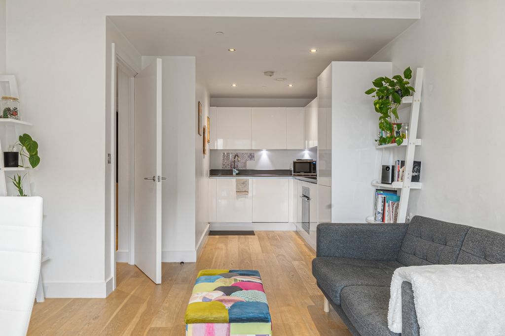 Property photo 3 of 15 Photo 6