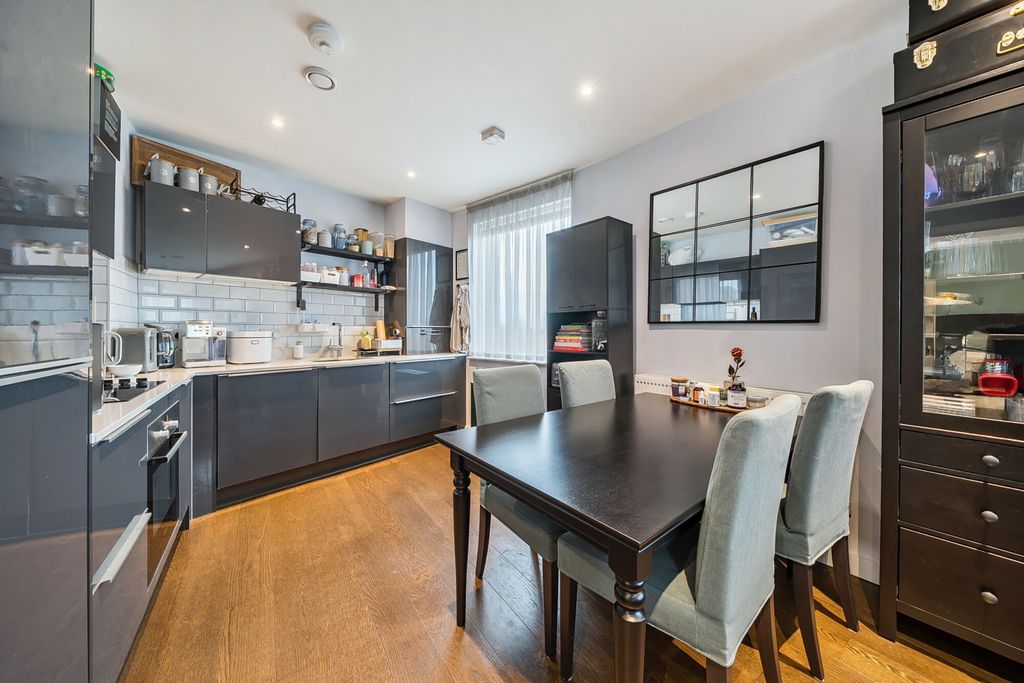 Property photo 3 of 12 1384033-7-69283d8...