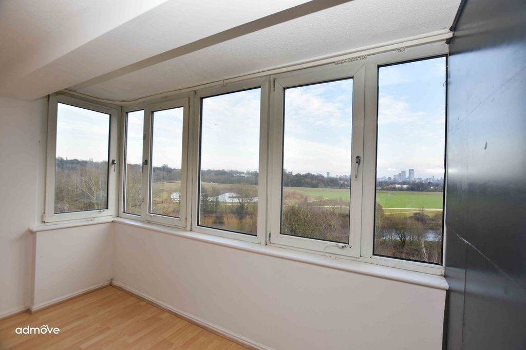 Property photo 2 of 9 Photo 7