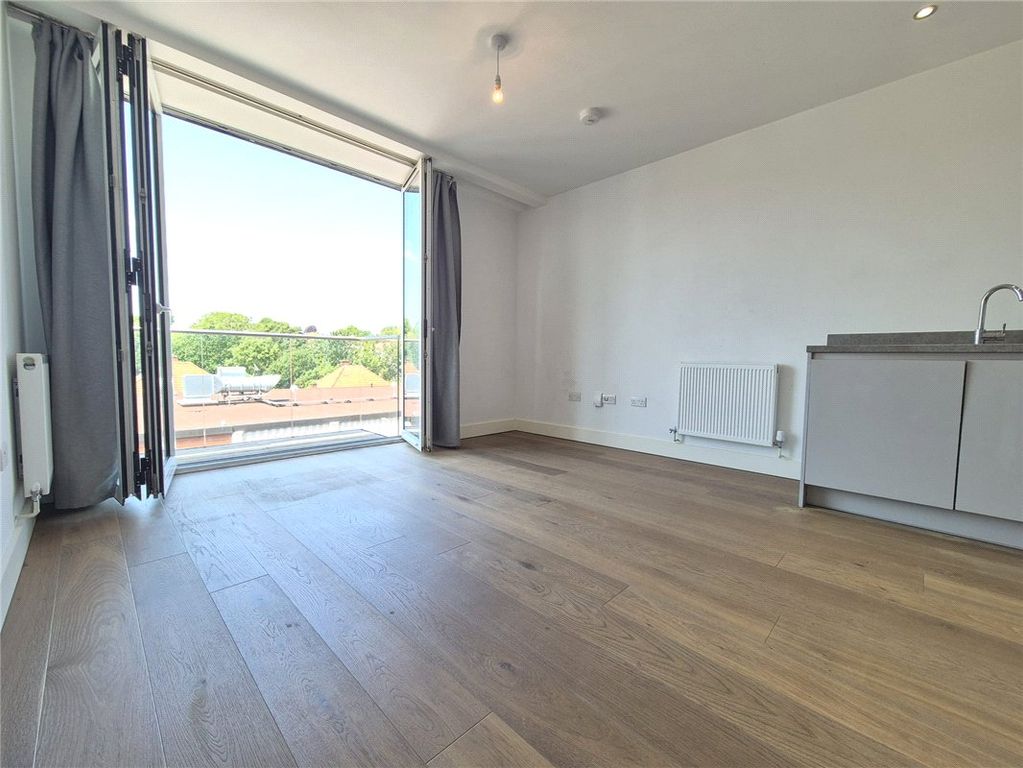 Property photo 3 of 14 Picture No. 06