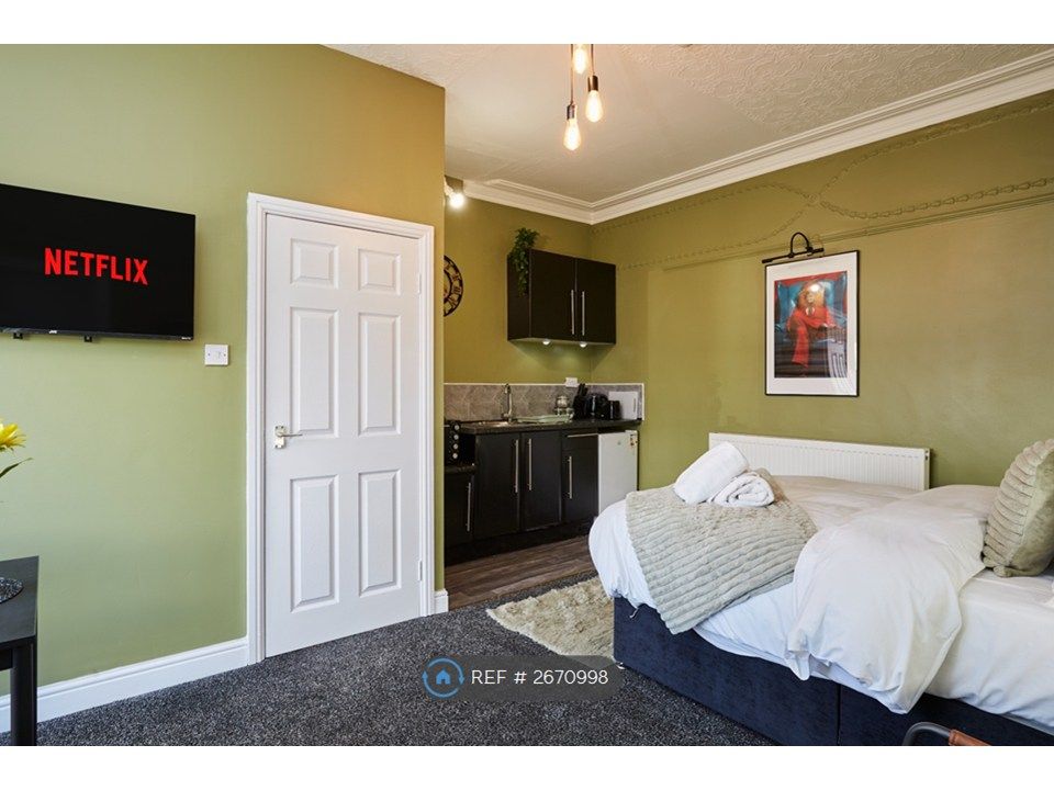 Property photo 2 of 25