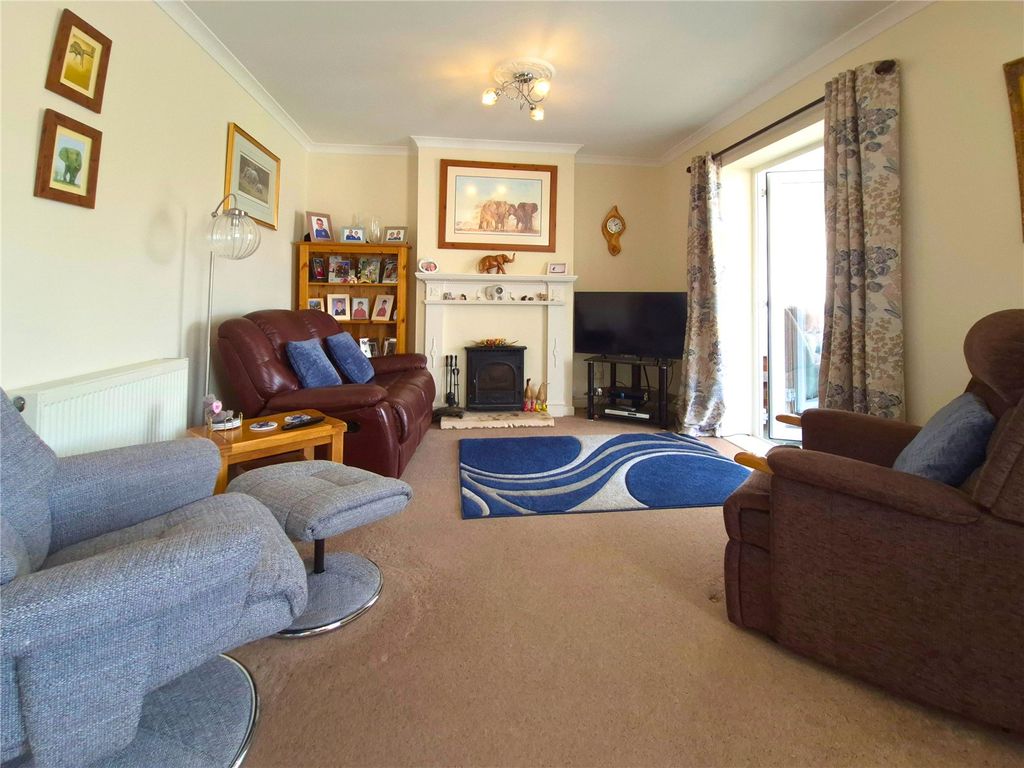 Property photo 2 of 17 Picture No. 12