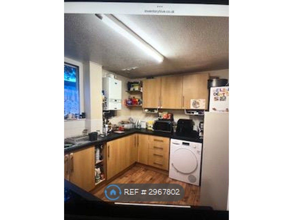 Property photo 2 of 8 Kitchen