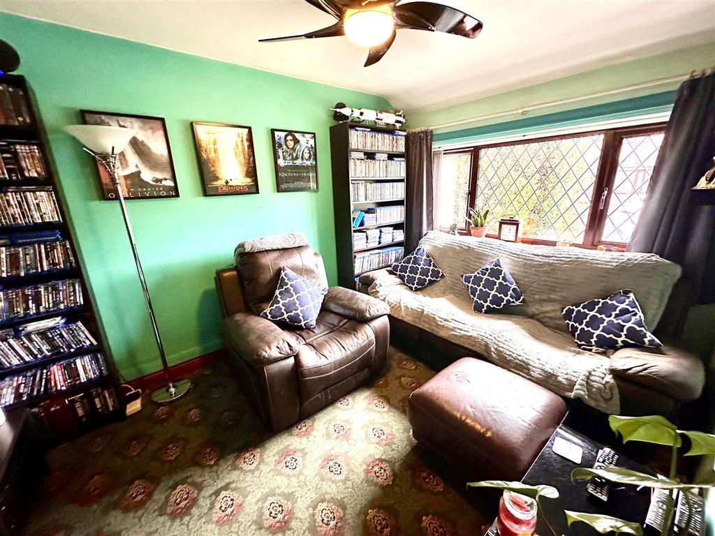 Property photo 3 of 29 Sitting Room